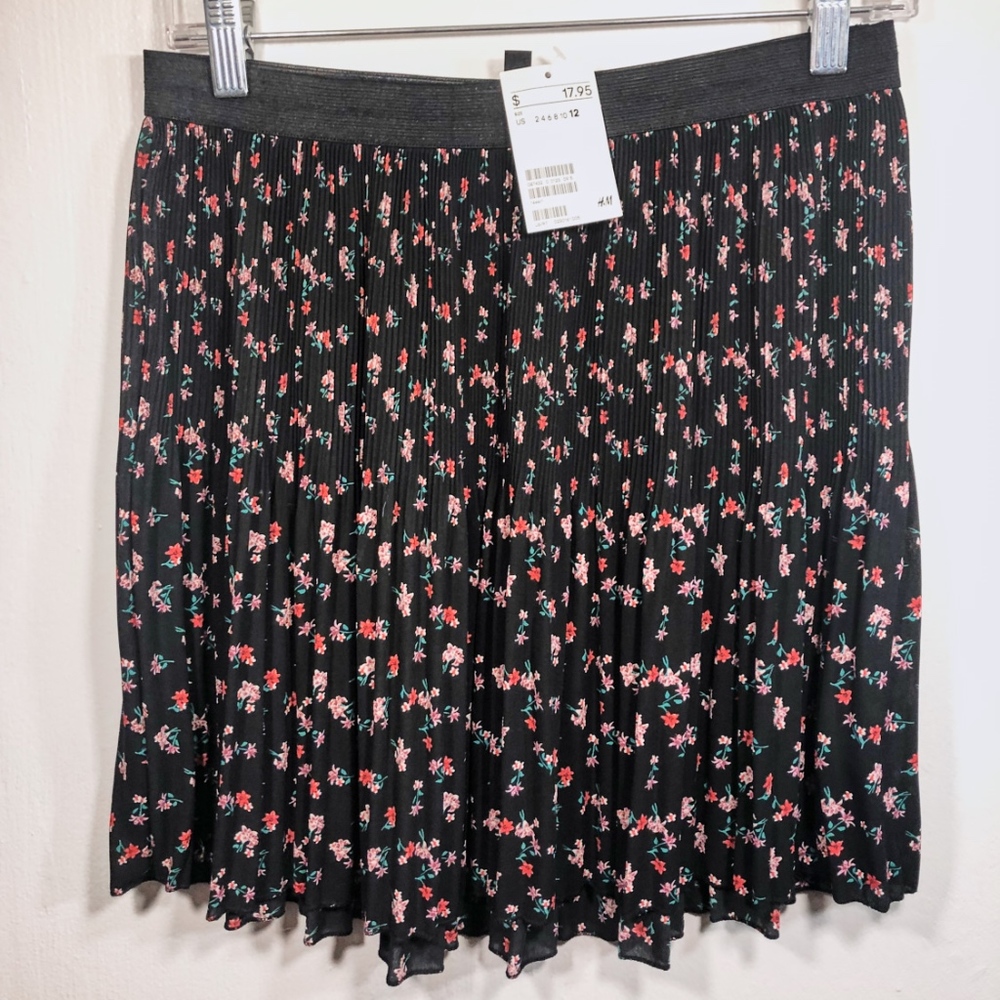 H&M Divided Floral Mini Skirt NWT 12